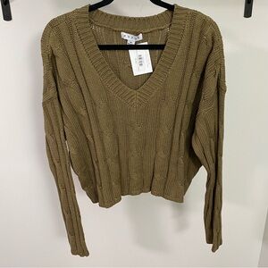 ⭐️ 2/$40 ⭐️ Moss Green Long-Sleeved V-Neck Sweater